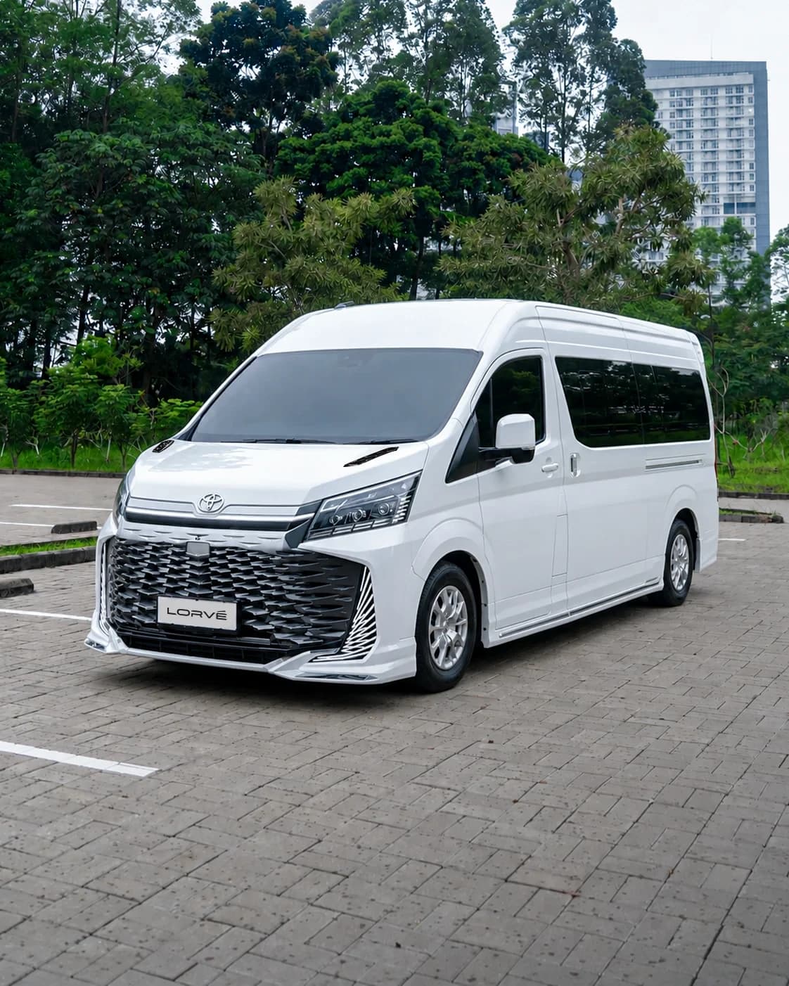 Hiace Premium Van Tampak Depan